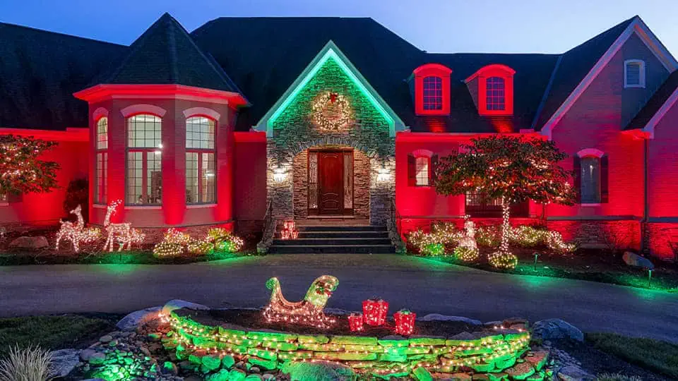 Why You Should Hire a Professional Christmas Lighting Service in Baton Rouge